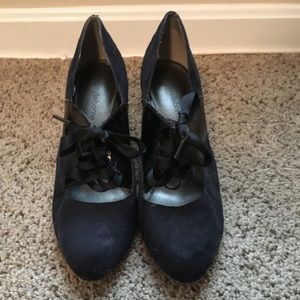 Like New Size 7 Black Pump